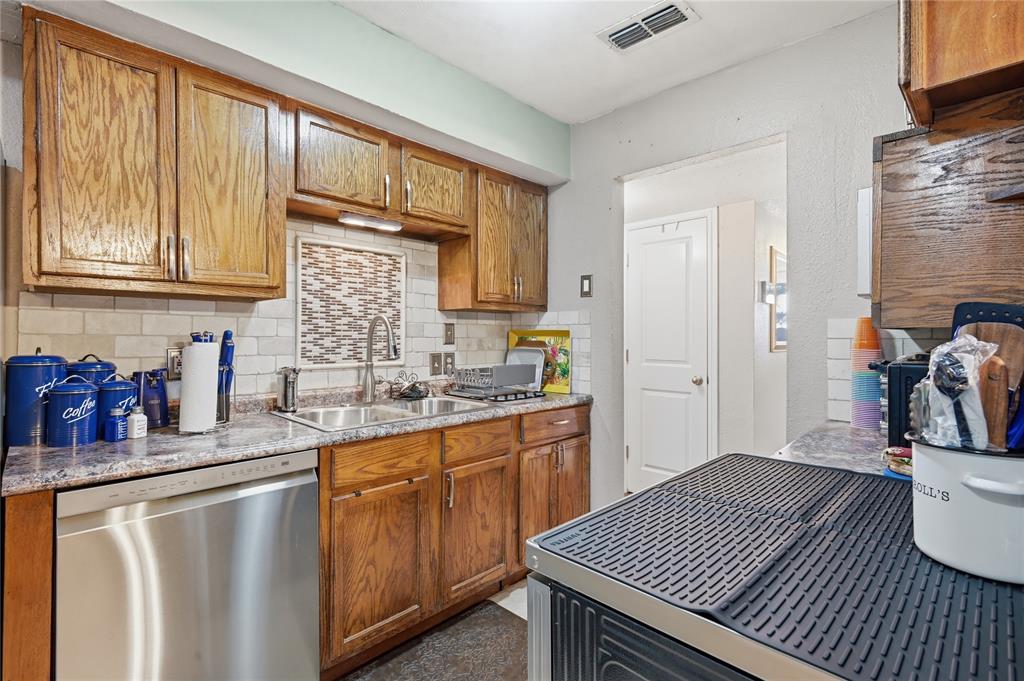 6805 Wagonet Road Forest Hill, TX 76140 - Photo 13 of 34