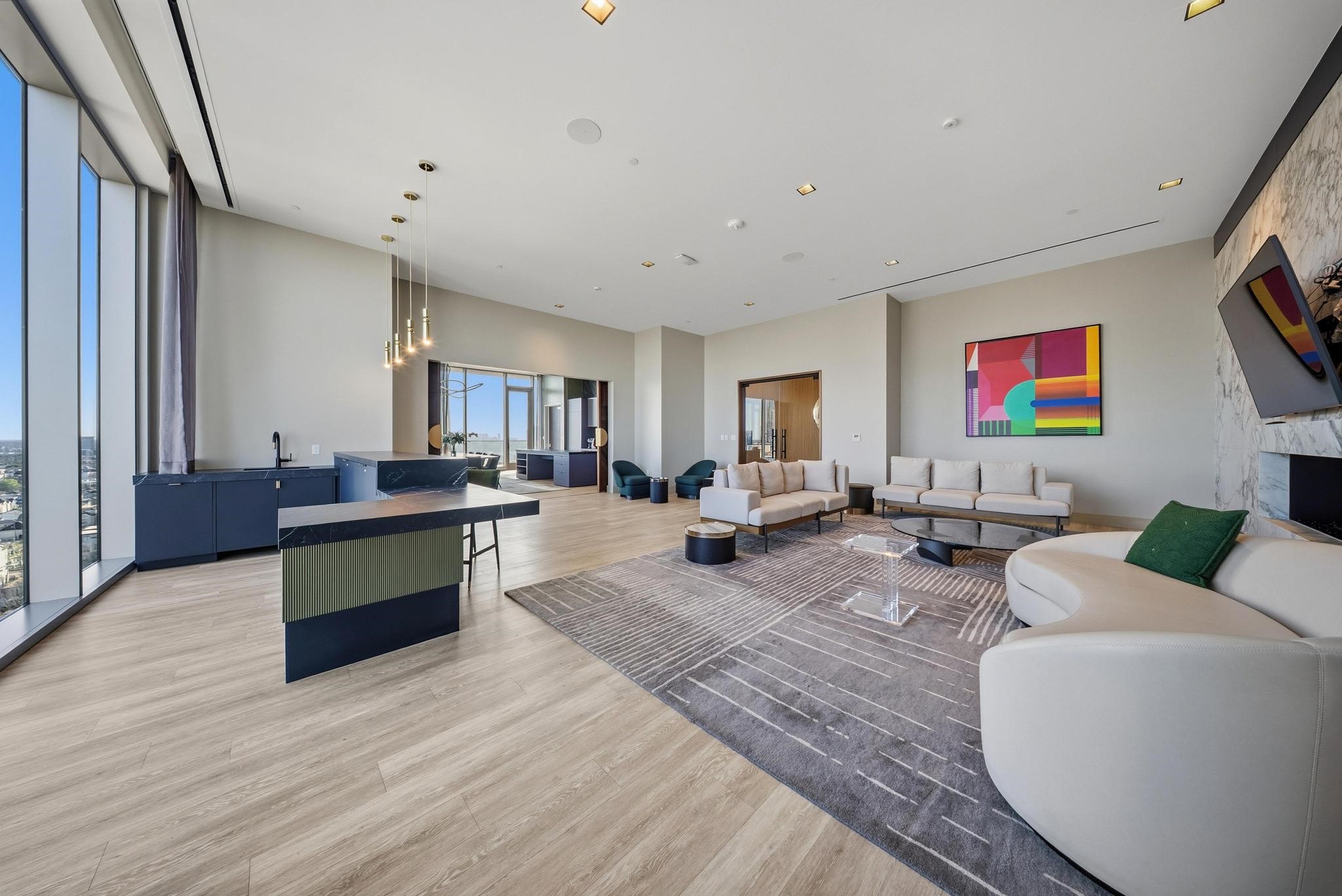 1711 Allen Parkway, Unit 1802 Houston, TX 77019 - Photo 18 of 28 a living room with furniture and a wooden floor