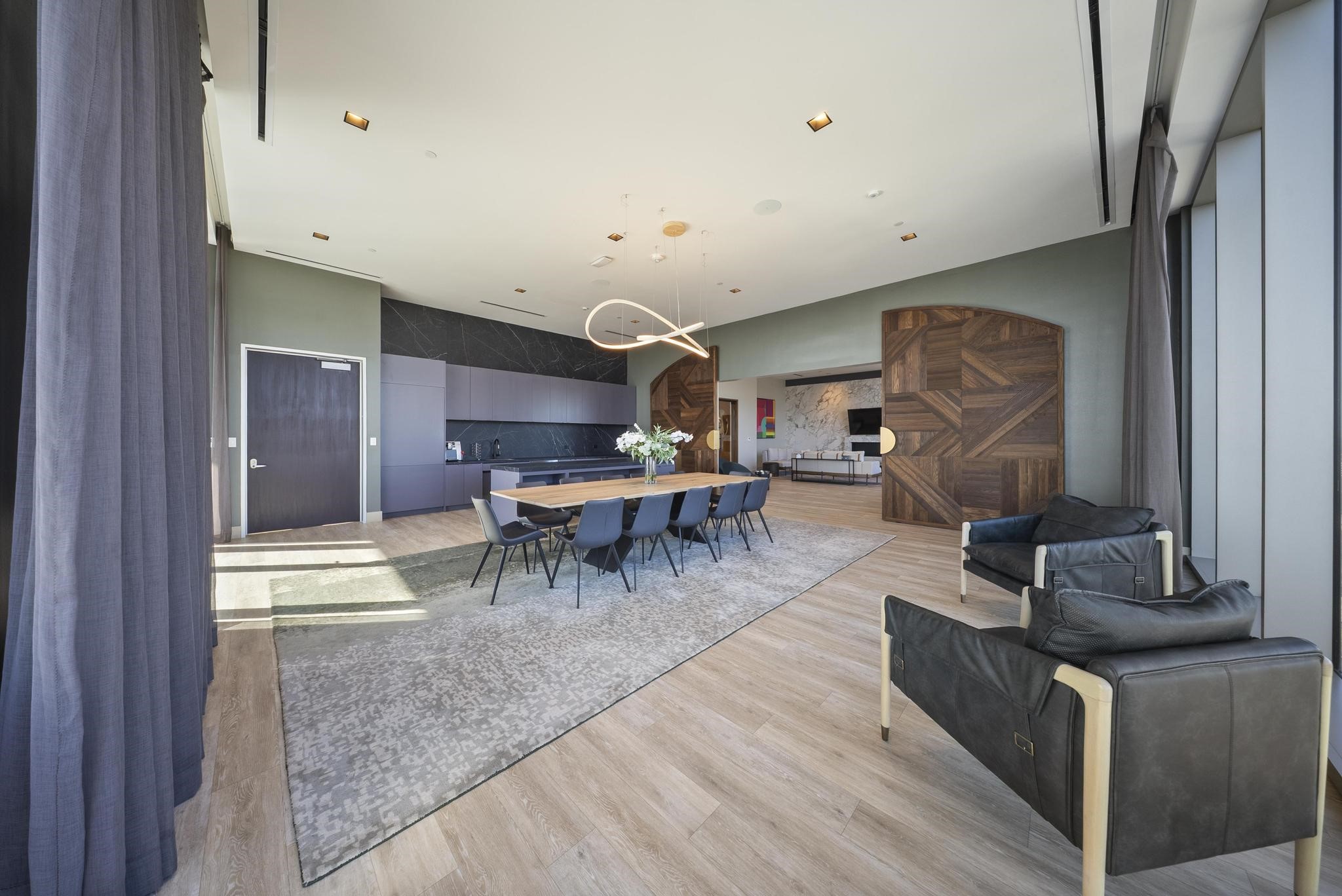 1711 Allen Parkway, Unit 1802 Houston, TX 77019 - Photo 21 of 28 a view of a workspace with furniture