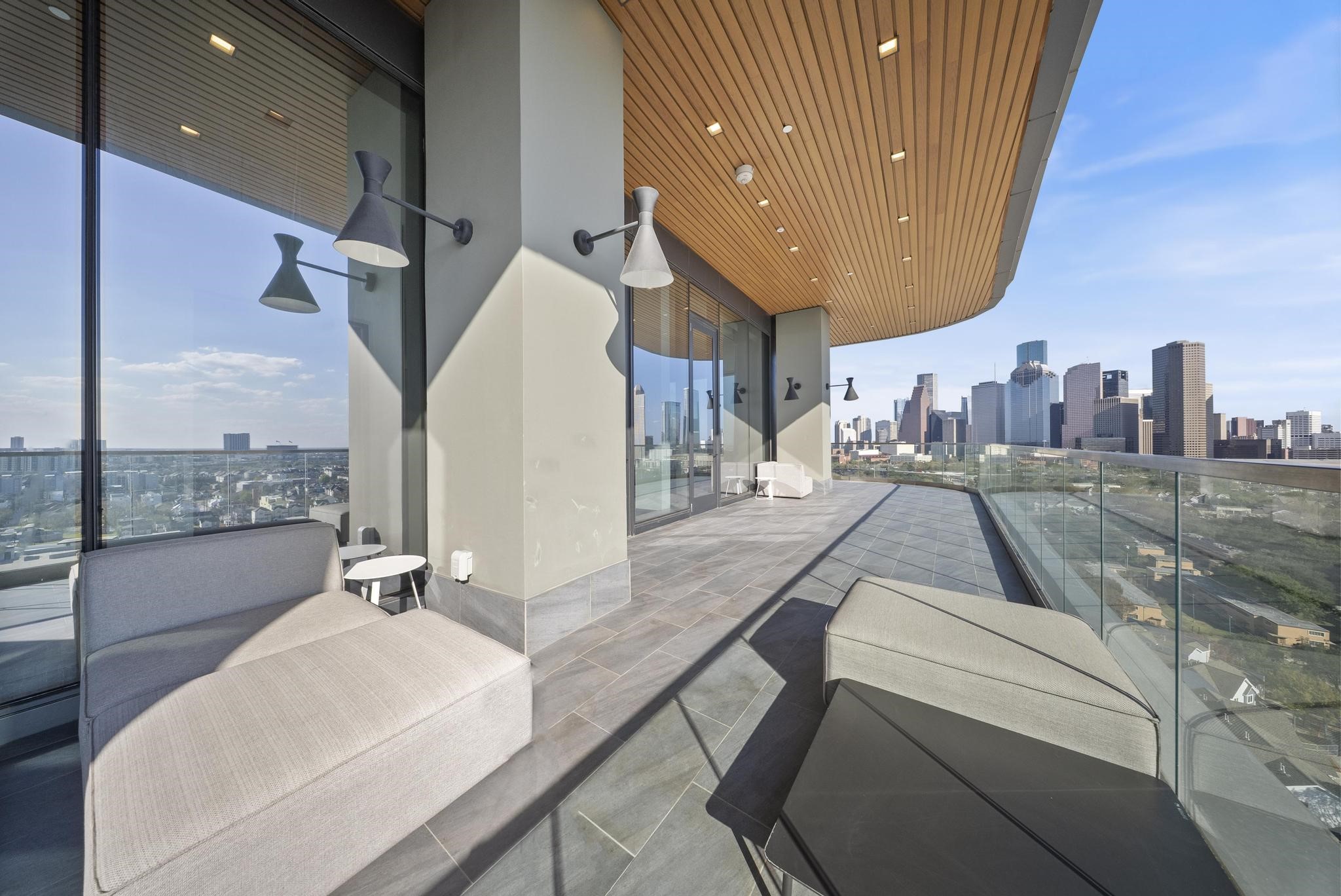 1711 Allen Parkway, Unit 1802 Houston, TX 77019 - Photo 23 of 28 a very nice looking room with a large window