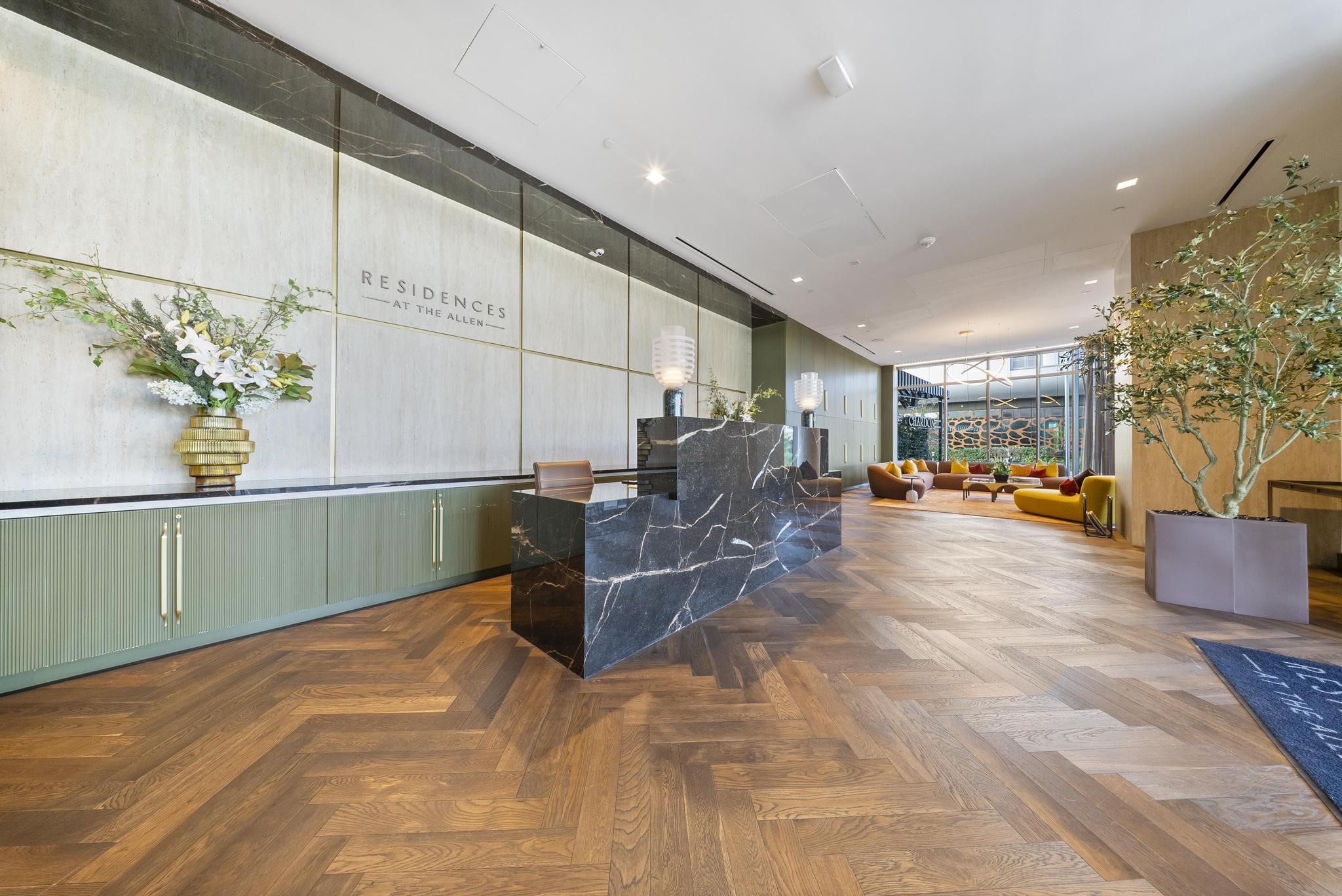 1711 Allen Parkway, Unit 1802 Houston, TX 77019 - Photo 28 of 28 a lobby with furniture and a potted plant