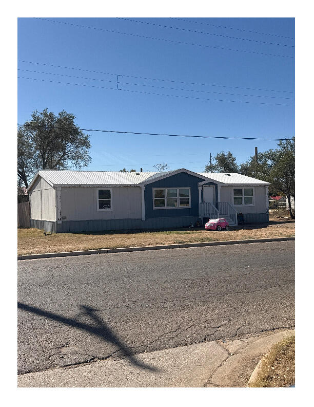 201 Maple Street Levelland, TX 79336 - Photo 2 of 10