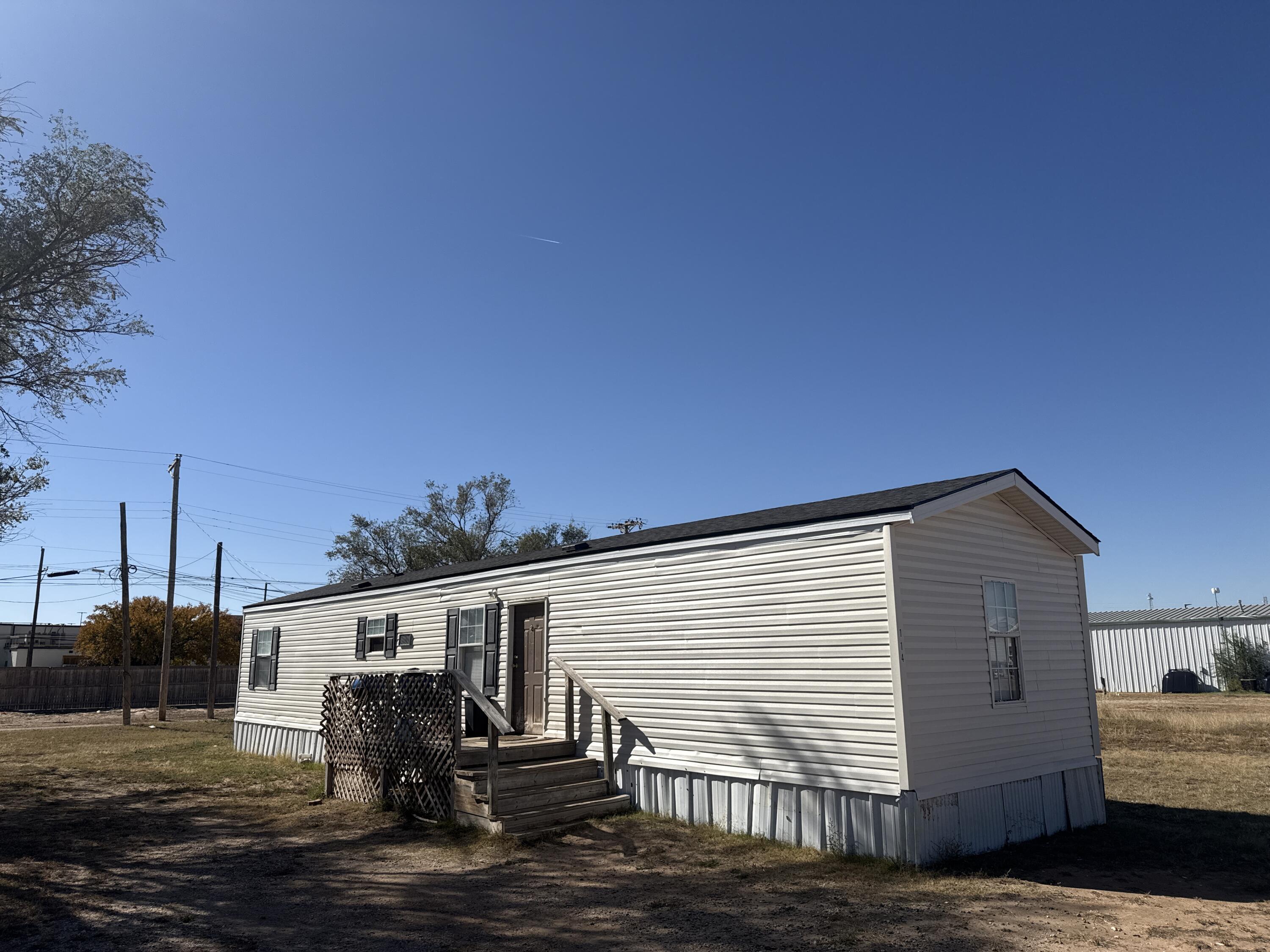 201 Maple Street Levelland, TX 79336 - Photo 4 of 10 a view of a house with backyard