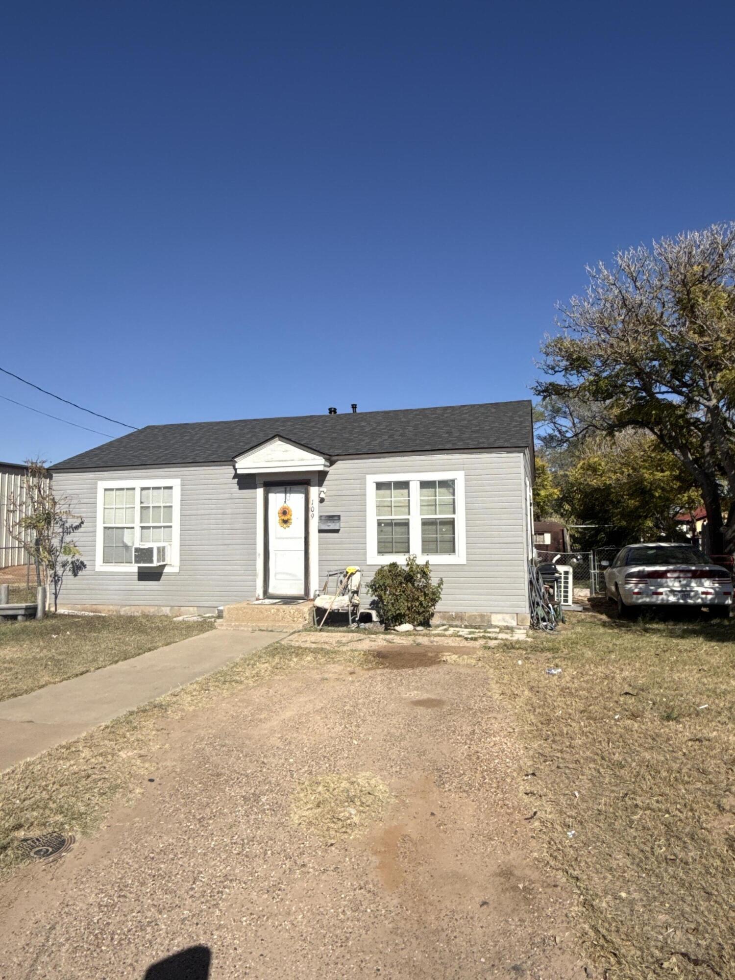201 Maple Street Levelland, TX 79336 - Photo 7 of 10 a big house with yard and parking space