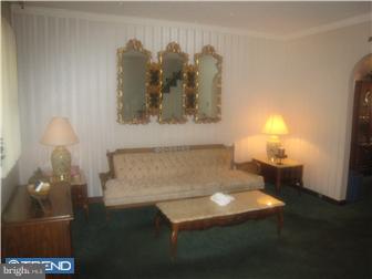 643 Marlyn Road Philadelphia, PA 19151 - Photo 2 of 12 Living Room