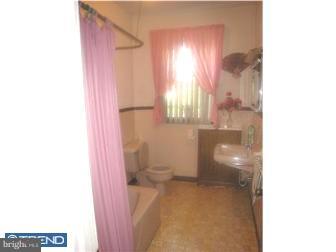 643 Marlyn Road Philadelphia, PA 19151 - Photo 11 of 12 Bathroom