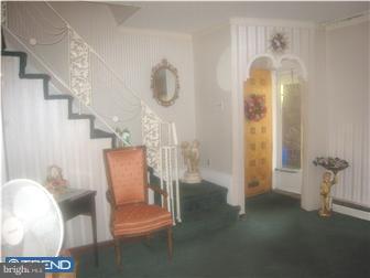 643 Marlyn Road Philadelphia, PA 19151 - Photo 4 of 12 Living Room