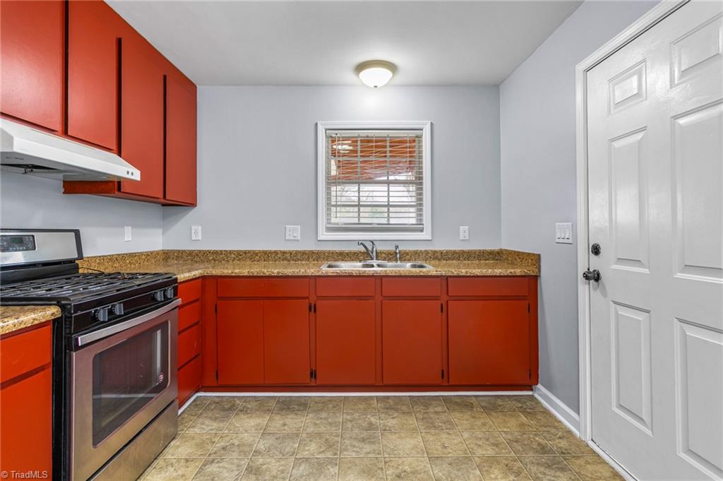 445 Key Street Burlington, NC 27217 - Photo 7 of 25