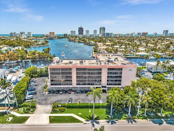 $400,000 | 740 South Federal Highway, Unit 316, Pompano Beach, FL 33062