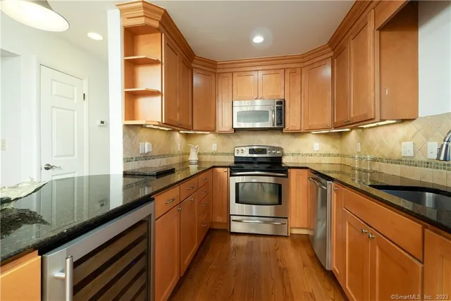 $410,000 | 2289 Bedford Street, Unit G7, Stamford, CT 06905