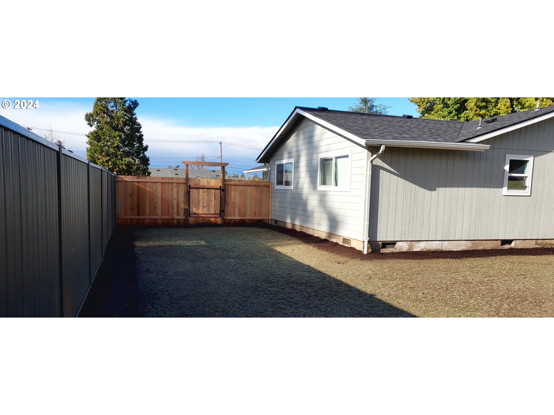 445 North 24th Street Springfield, OR 97477 - Photo 3 of 16