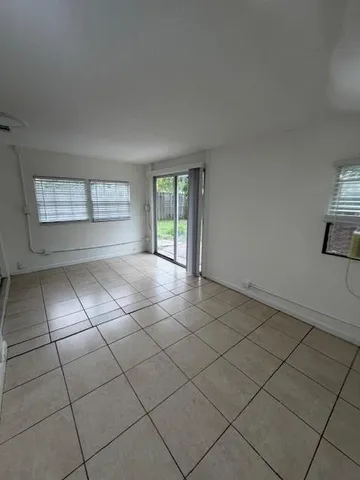 $2,300 | 500 Northwest 8th Court, Boynton Beach, FL 33426