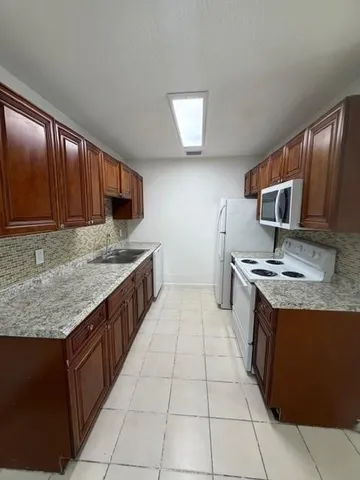 $2,300 | 500 Northwest 8th Court, Boynton Beach, FL 33426