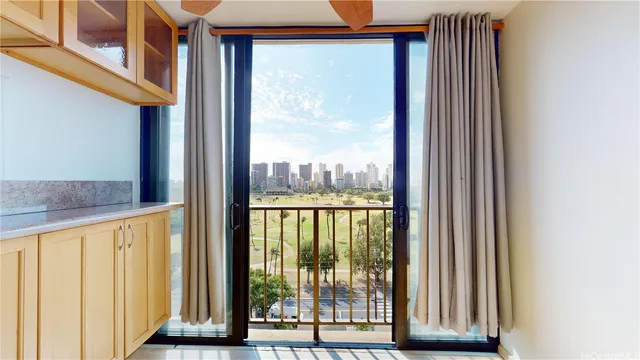 $2,850 | 2916 Date Street, Unit 11C, Honolulu, HI 96816