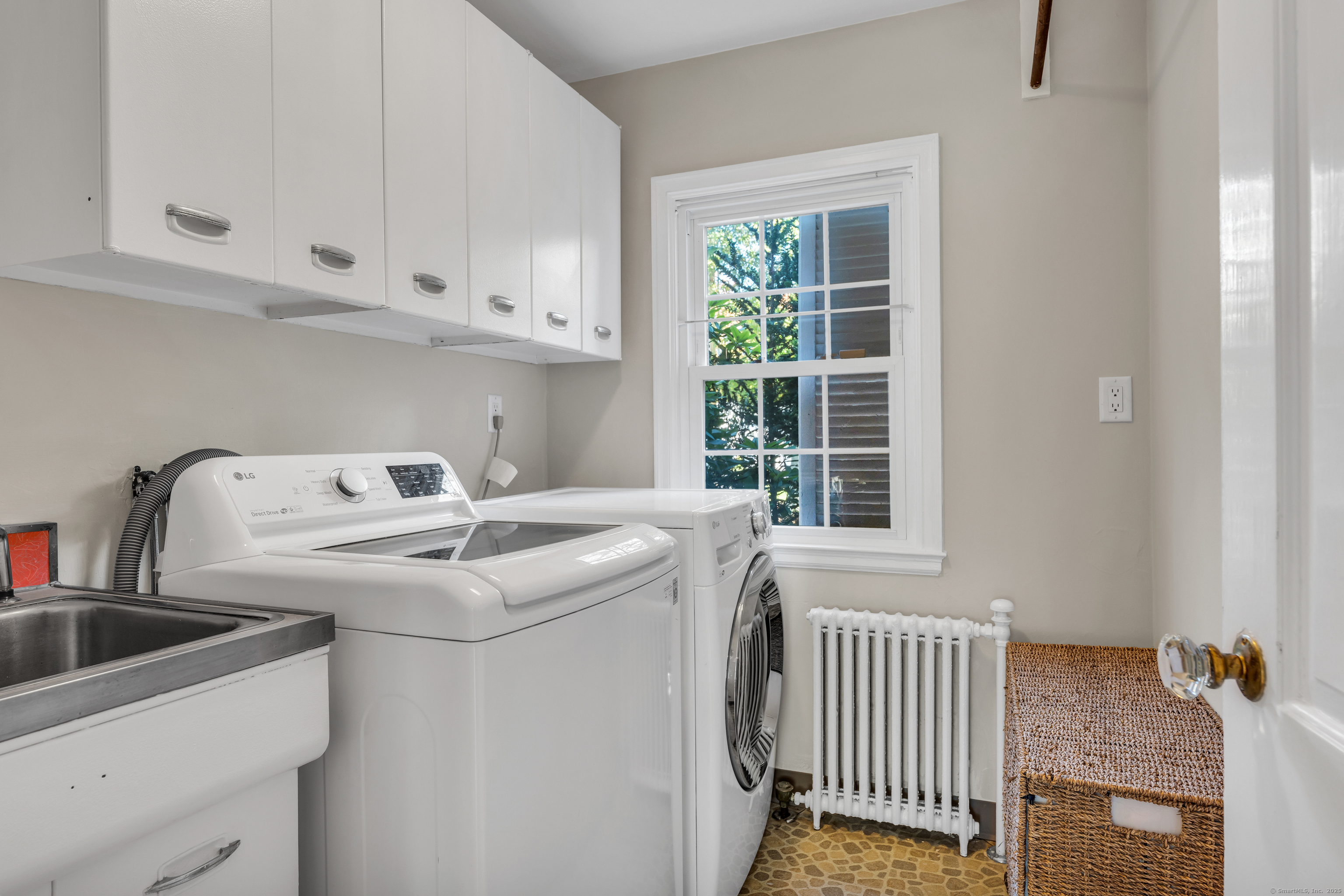 1060 Ridge Road Hamden, CT 06517 - Photo 21 of 40 a utility room with dryer and washer