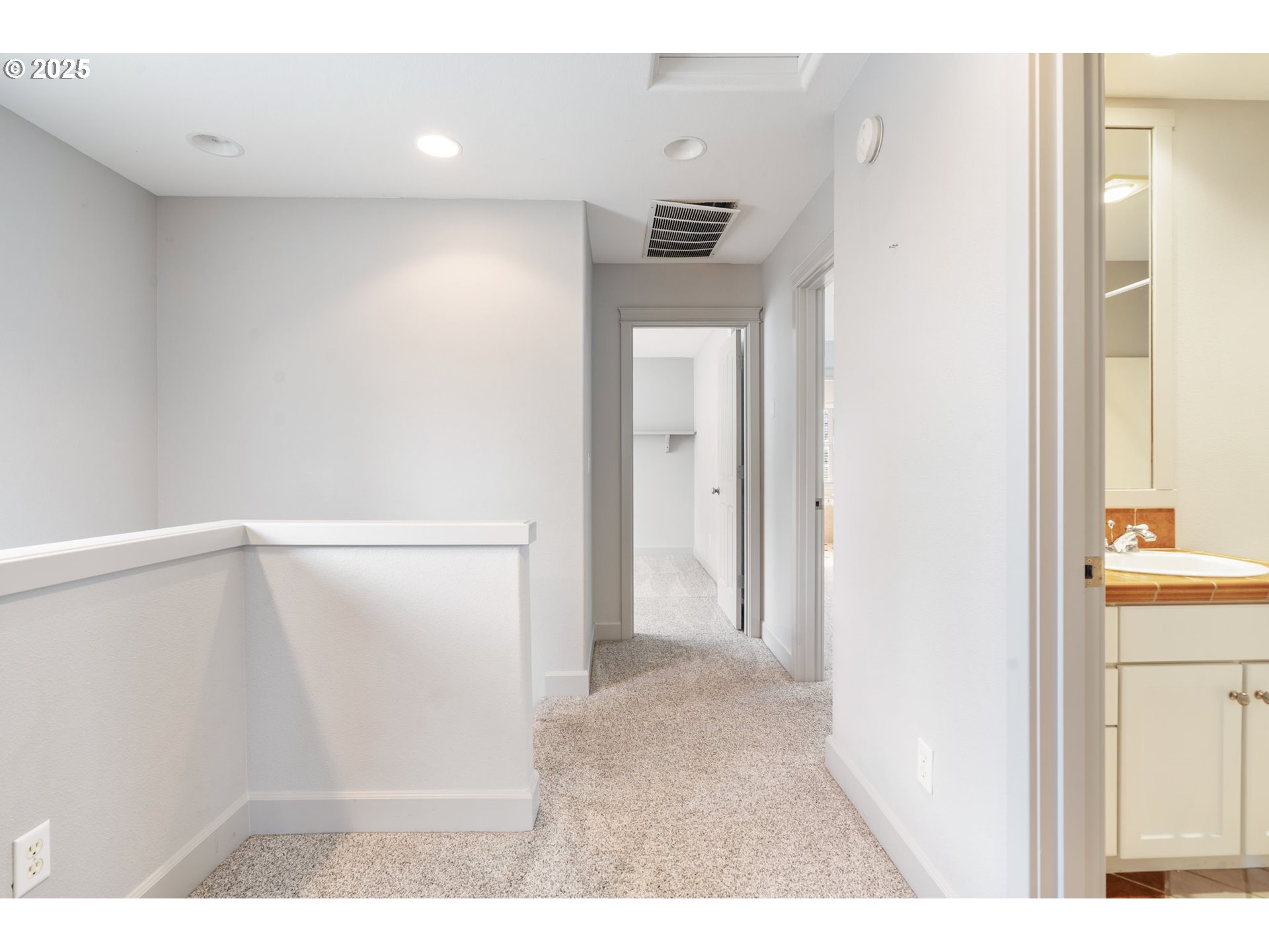 2512 Northwest Miller Road, Unit 20 Portland, OR 97229 - Photo 24 of 45