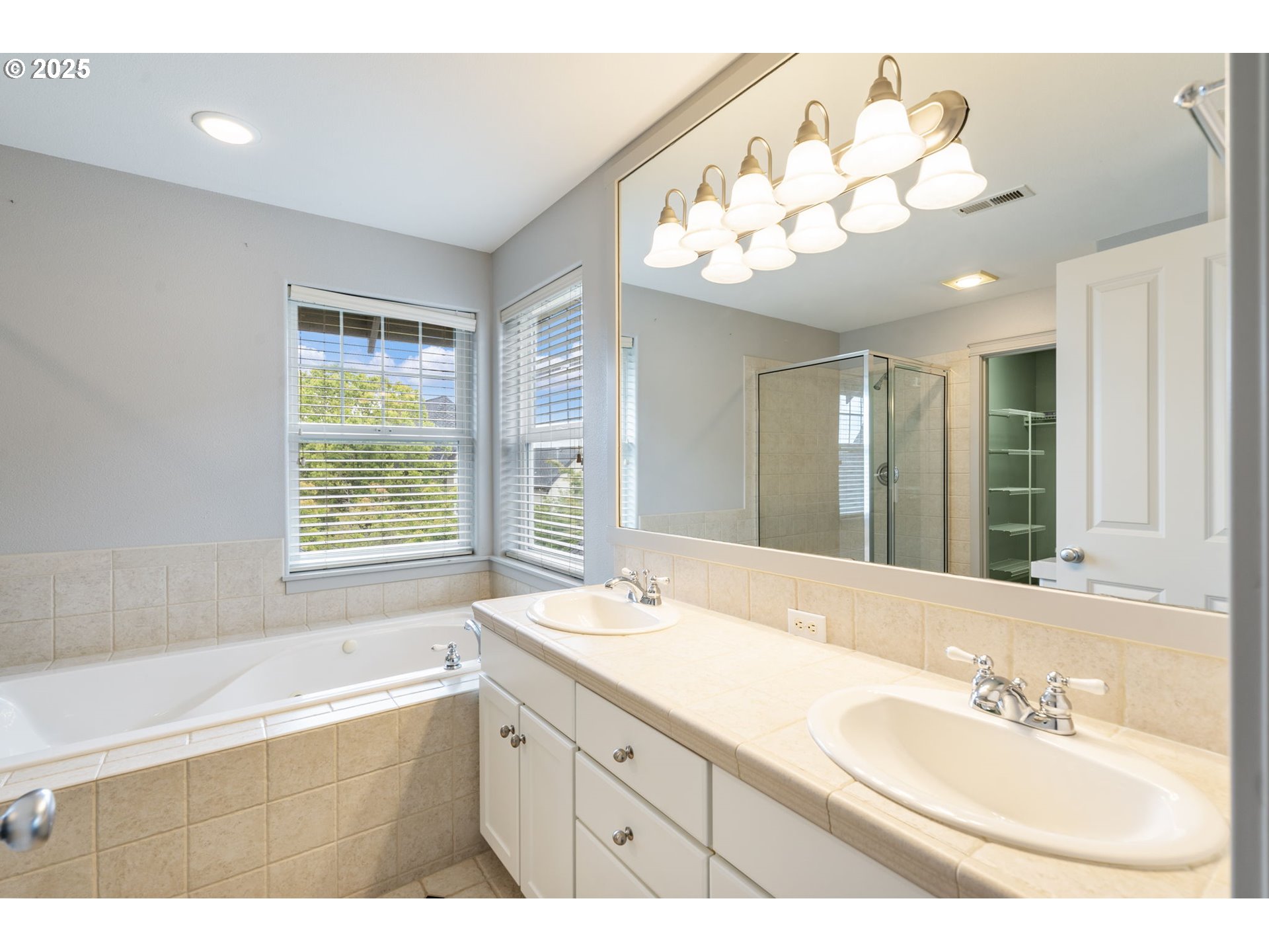 2512 Northwest Miller Road, Unit 20 Portland, OR 97229 - Photo 28 of 45