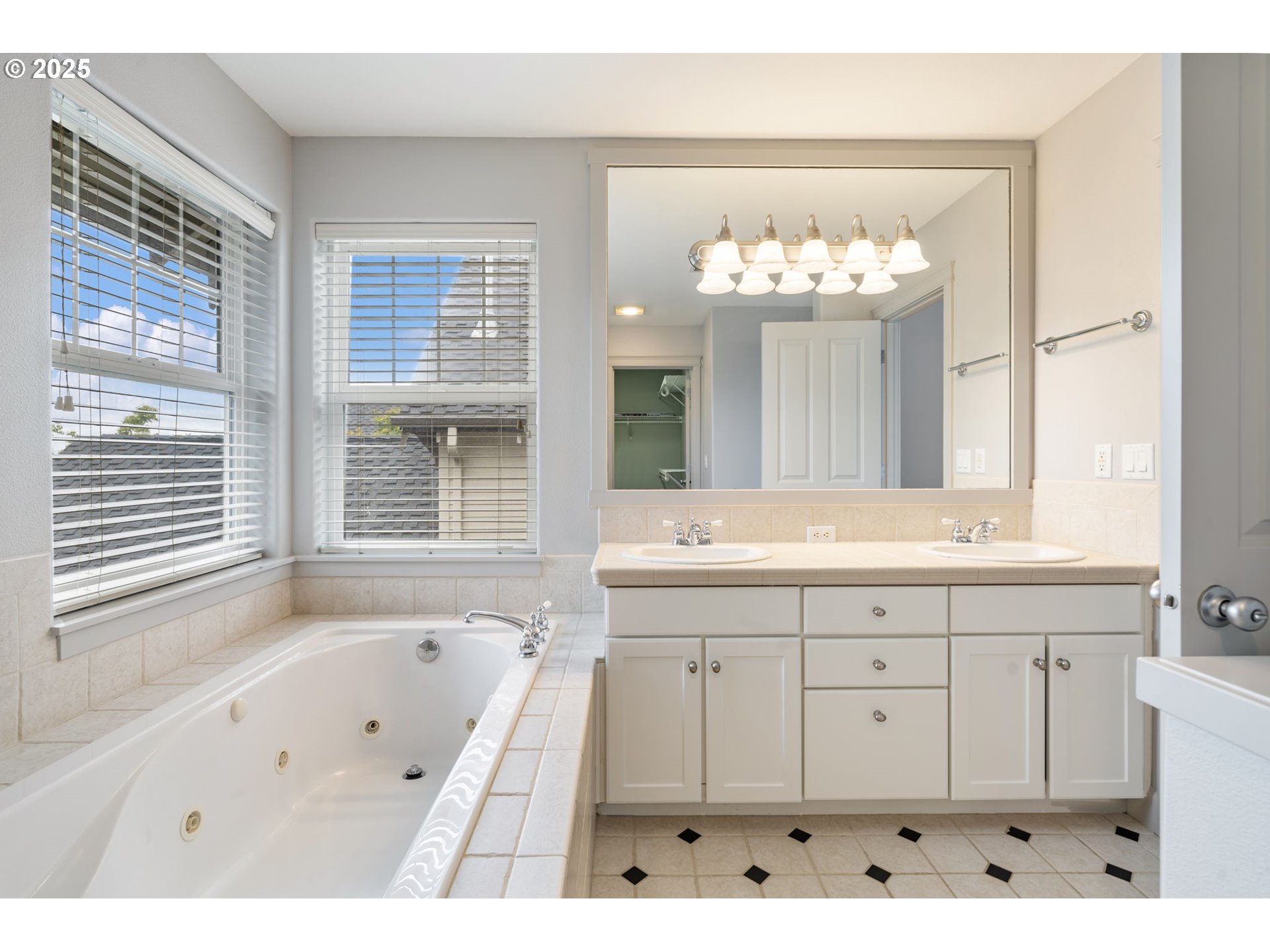 2512 Northwest Miller Road, Unit 20 Portland, OR 97229 - Photo 29 of 45