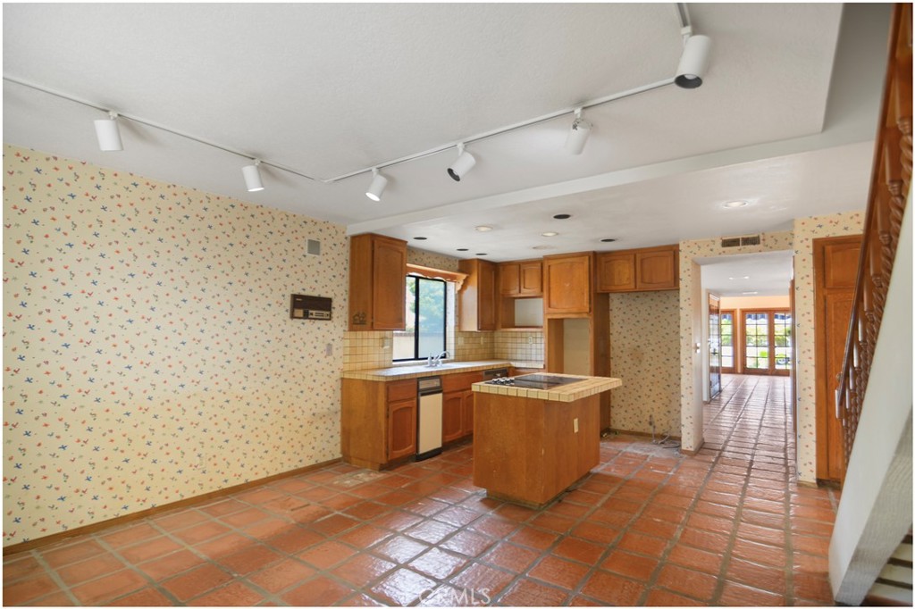 627 19th Street Huntington Beach, CA 92648 - Photo 12 of 43