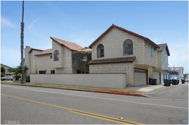 $1,799,900 | 627 19th Street, Huntington Beach, CA 92648