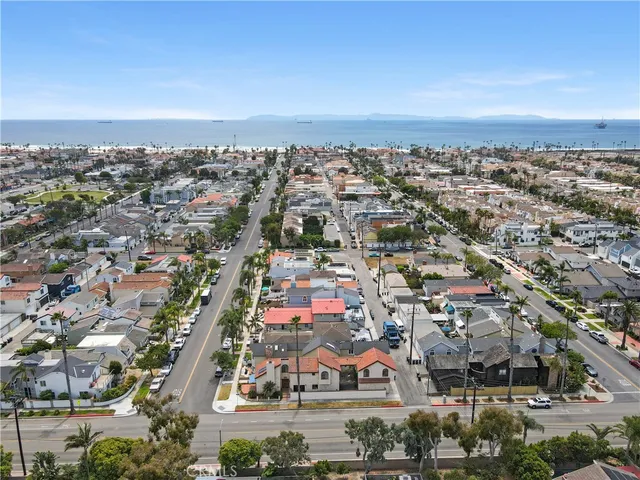 $1,799,900 | 627 19th Street, Huntington Beach, CA 92648