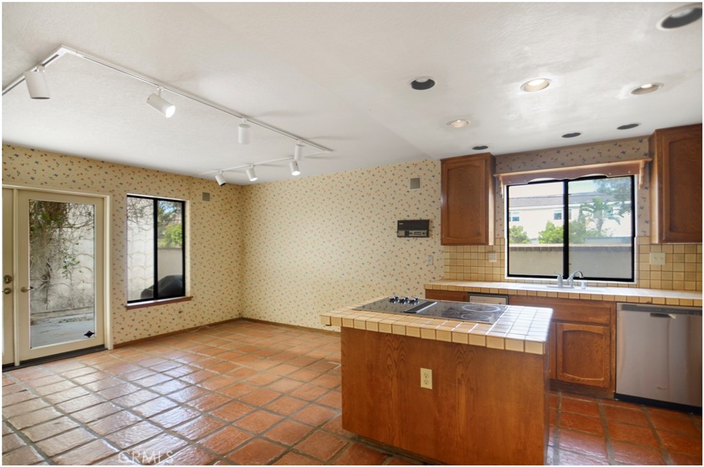 627 19th Street Huntington Beach, CA 92648 - Photo 10 of 43