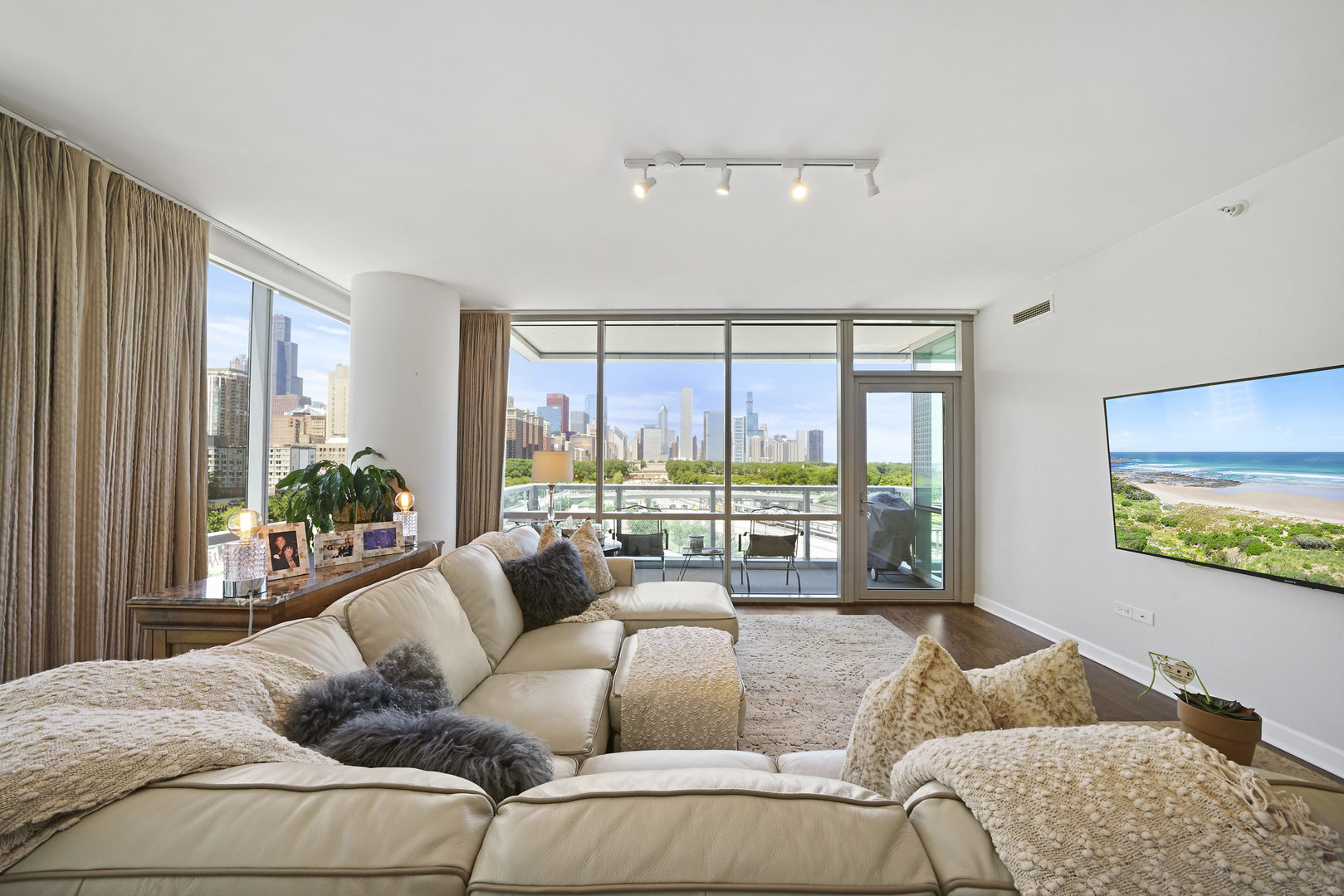 1201 South Prairie Avenue, Unit 601 Chicago, IL 60605 - Photo 3 of 52 a living room with furniture and a large window