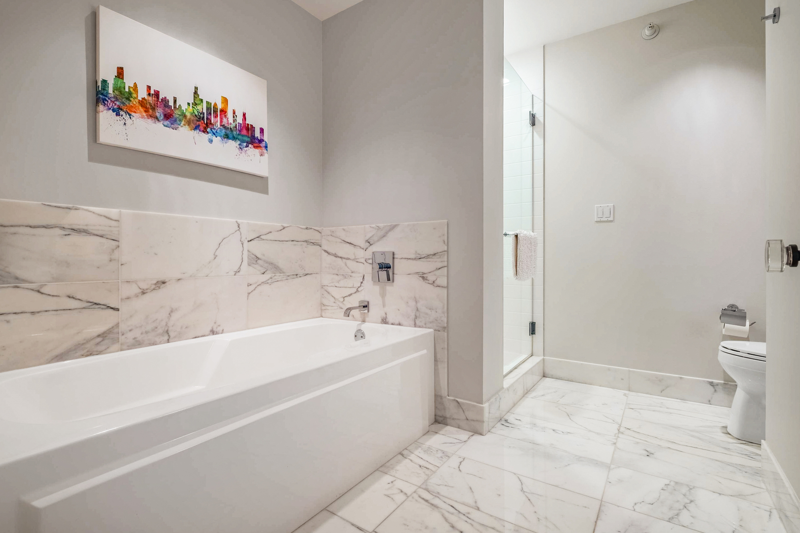1201 South Prairie Avenue, Unit 601 Chicago, IL 60605 - Photo 26 of 52 a spacious bathroom with a bathtub and a toilet