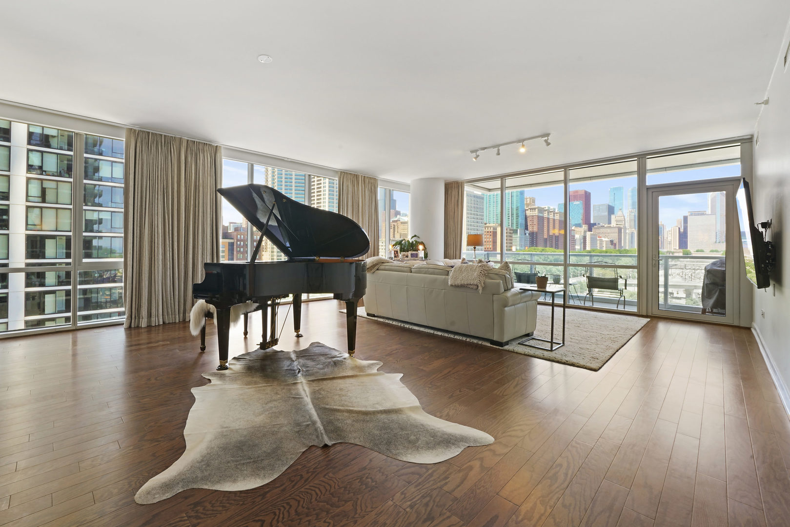 1201 South Prairie Avenue, Unit 601 Chicago, IL 60605 - Photo 7 of 52 a living room with furniture and a floor to ceiling window