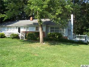 a view of a house with backyard and garden