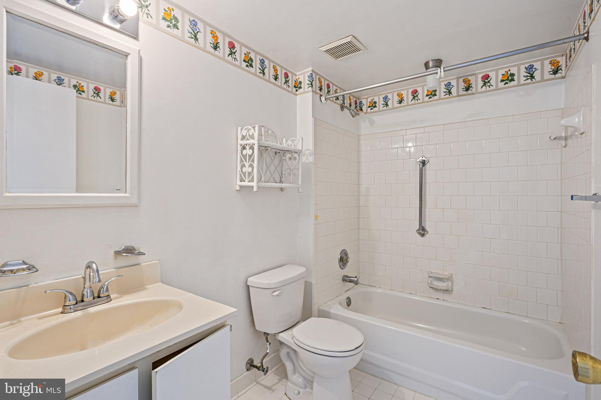 106 Castletown Road, Unit 202 Lutherville-Timonium, MD 21093 - Photo 11 of 13 Second Bath/hallway bath
