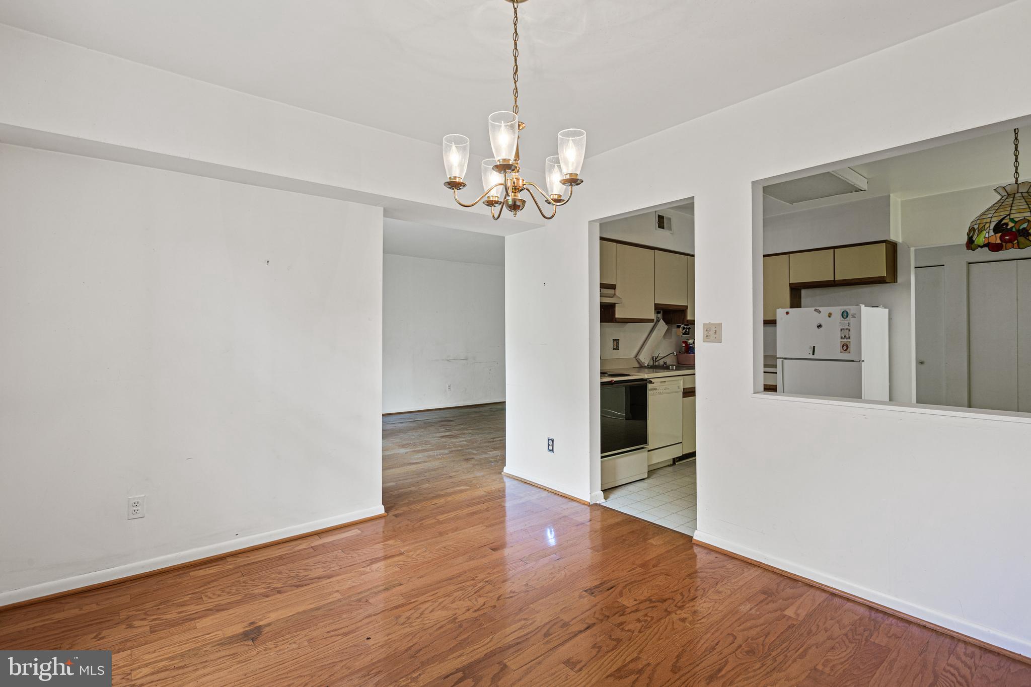 106 Castletown Road, Unit 202 Lutherville-Timonium, MD 21093 - Photo 3 of 13 Dining room
