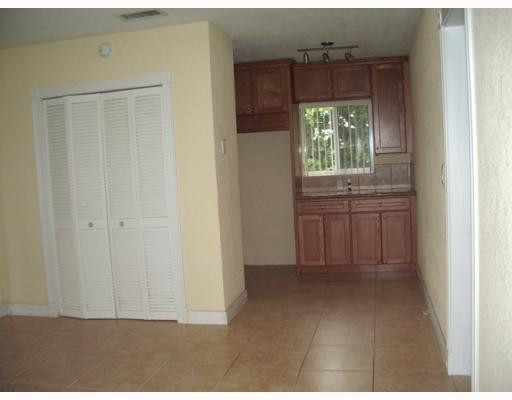 199 East McNab Road, Unit 208 Pompano Beach, FL 33060 - Photo 5 of 11 Kitchen