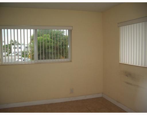 199 East McNab Road, Unit 208 Pompano Beach, FL 33060 - Photo 6 of 11 Master Bedroom