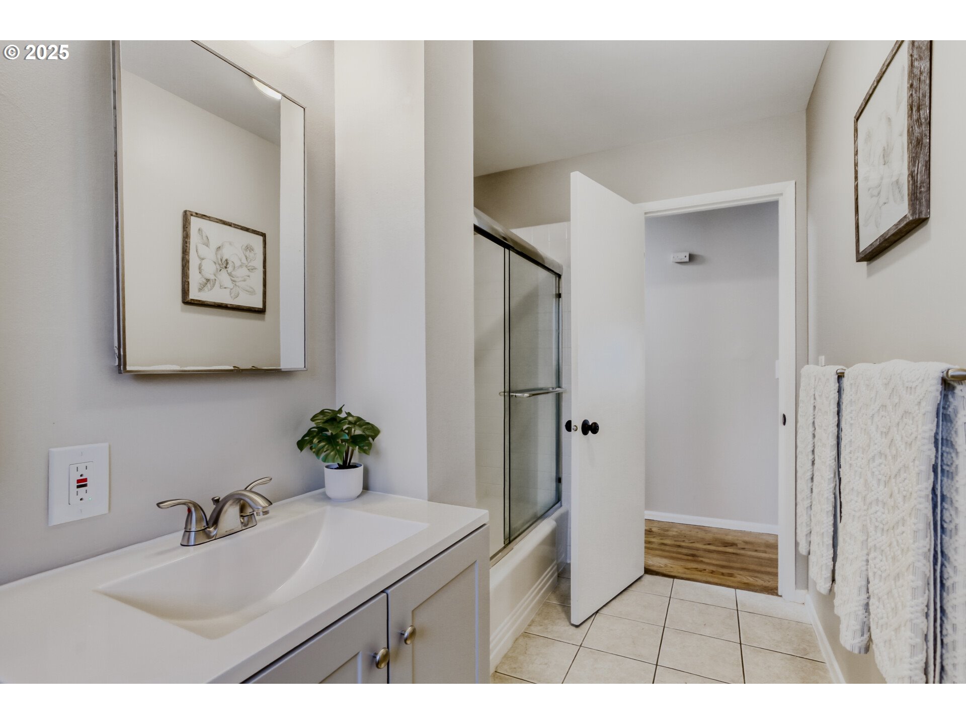 1330 Northwest Murray Road Portland, OR 97229 - Photo 23 of 32 Bathroom