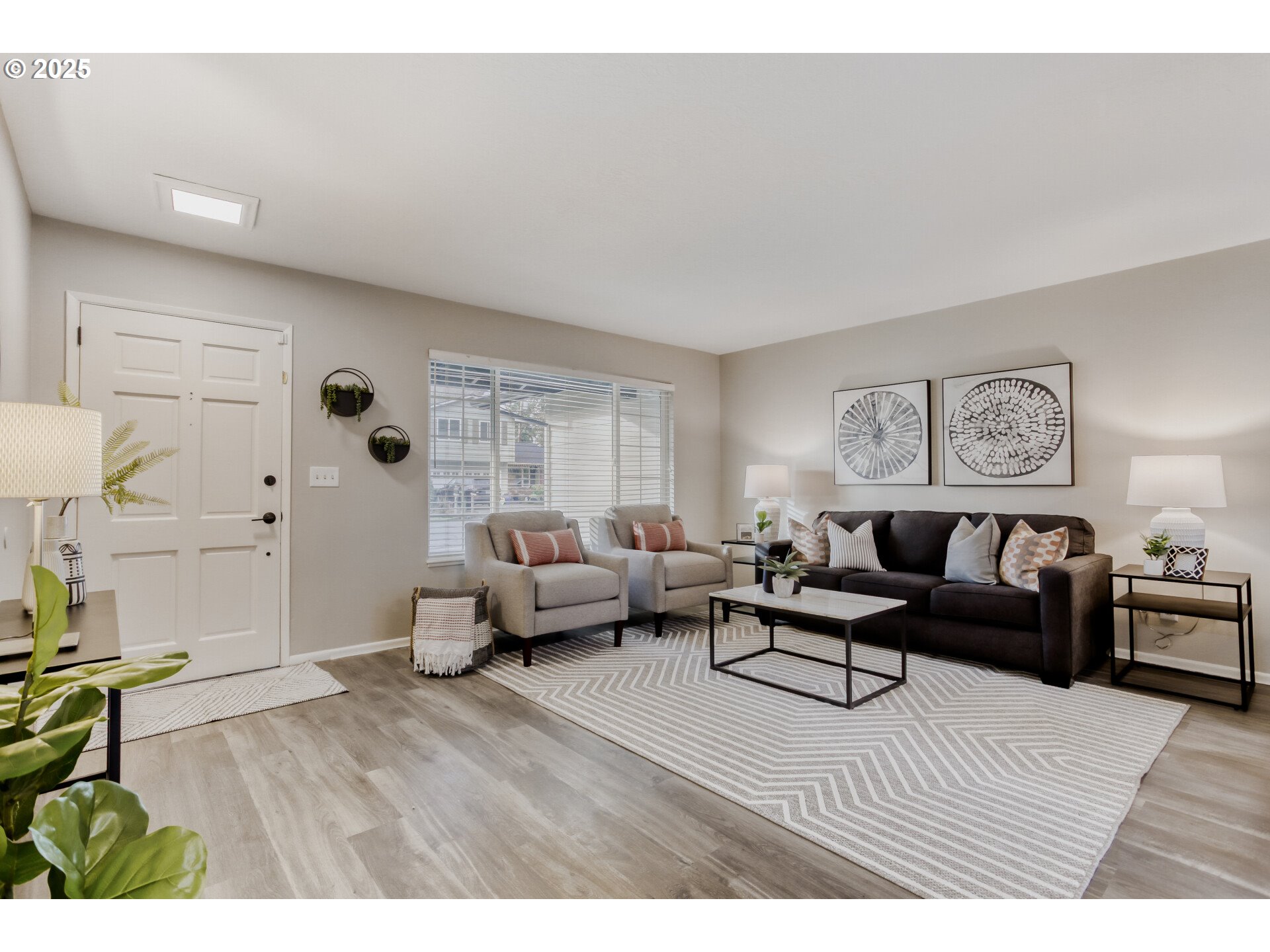 1330 Northwest Murray Road Portland, OR 97229 - Photo 5 of 32 Living Room