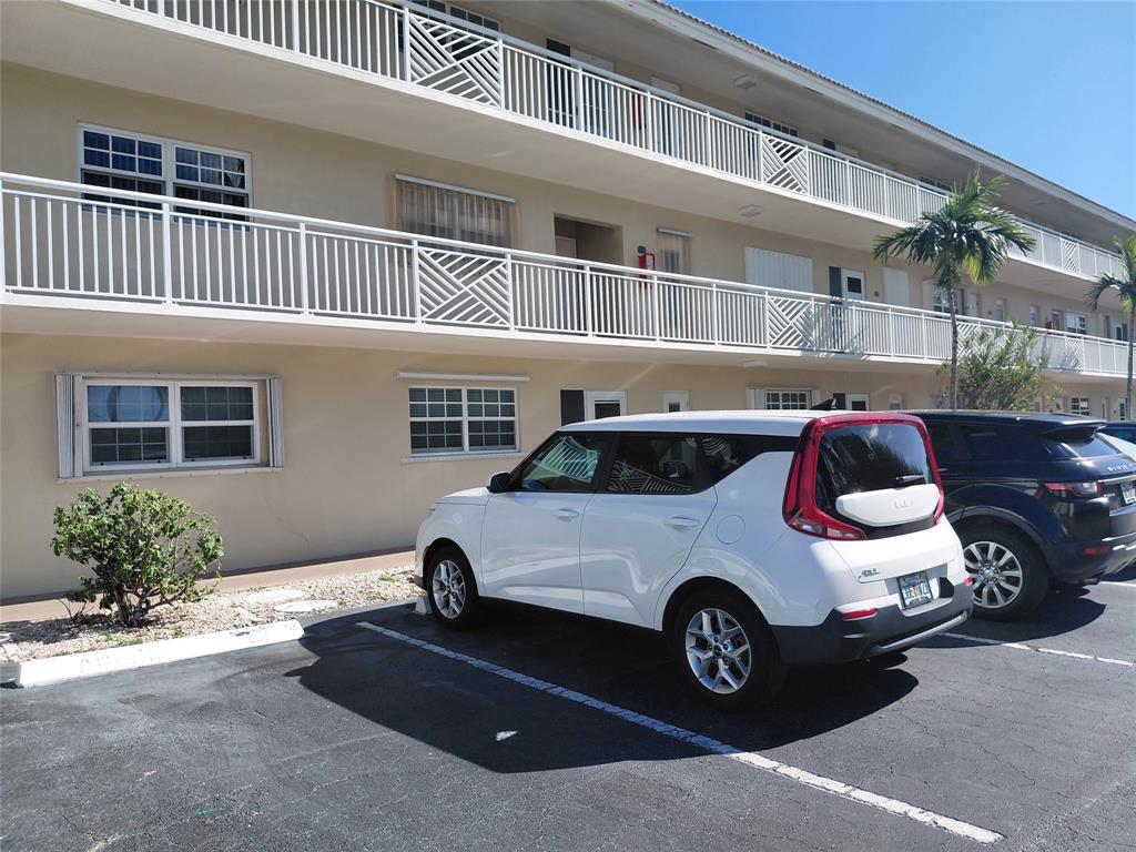 1951 Northeast 39th Street, Unit 127 Lighthouse Point, FL 33064 - Photo 34 of 36 EXTERIOR FRONT