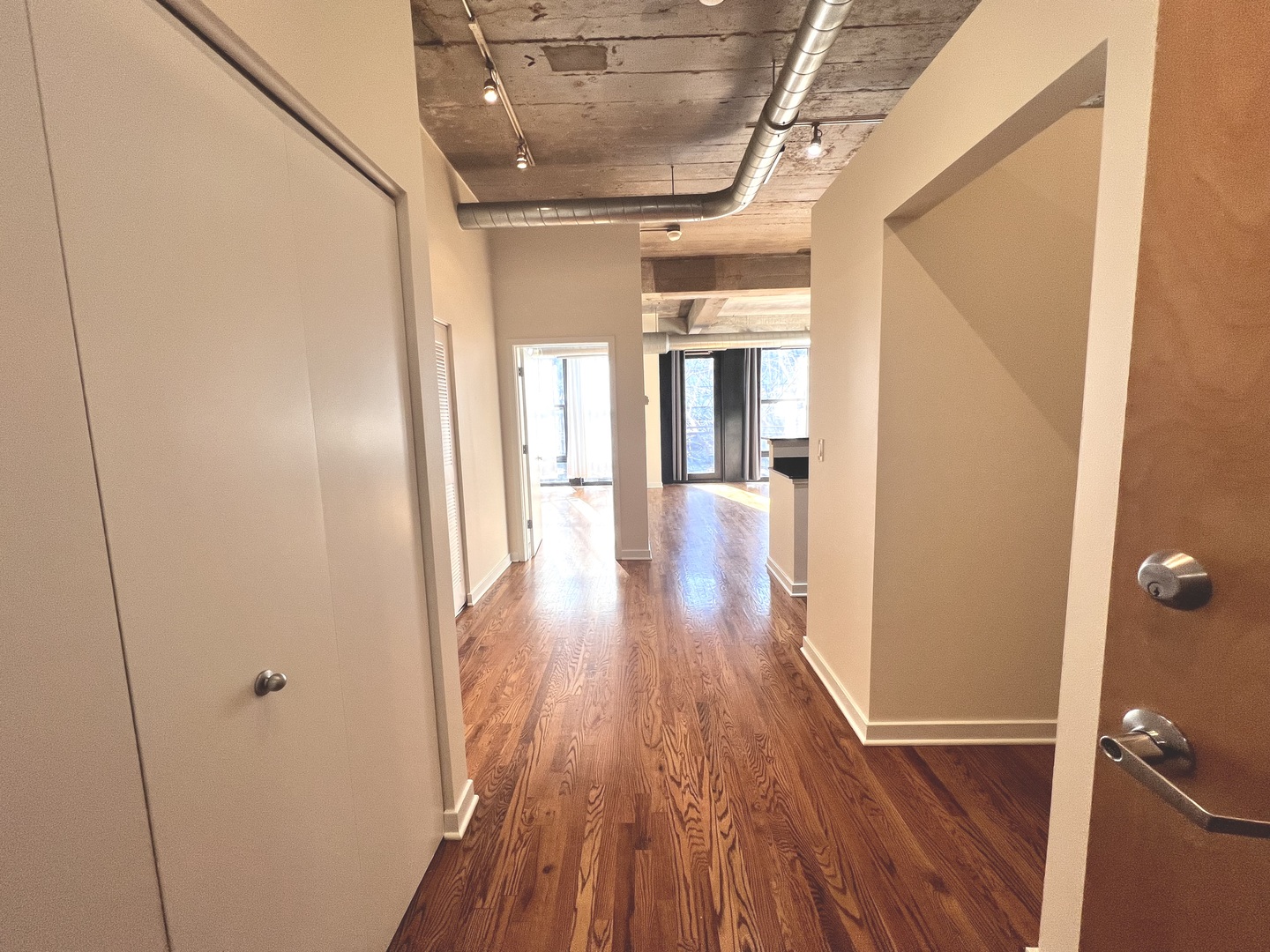 1069 West 14th Place, Unit 304 Chicago, IL 60608 - Photo 2 of 12