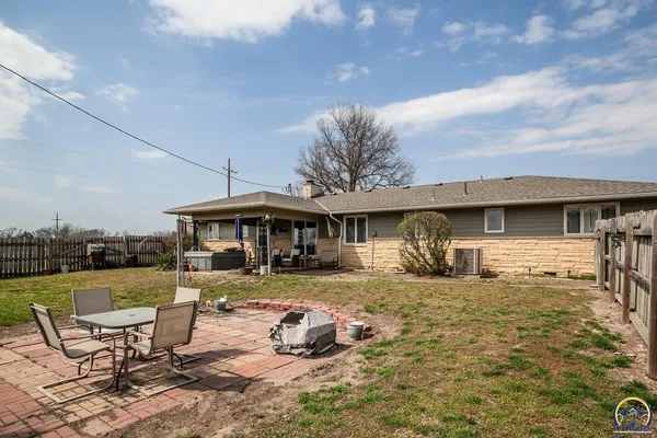 $595,000 | 900 Highway 68, Pomona, KS 66076