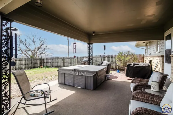 $595,000 | 900 Highway 68, Pomona, KS 66076