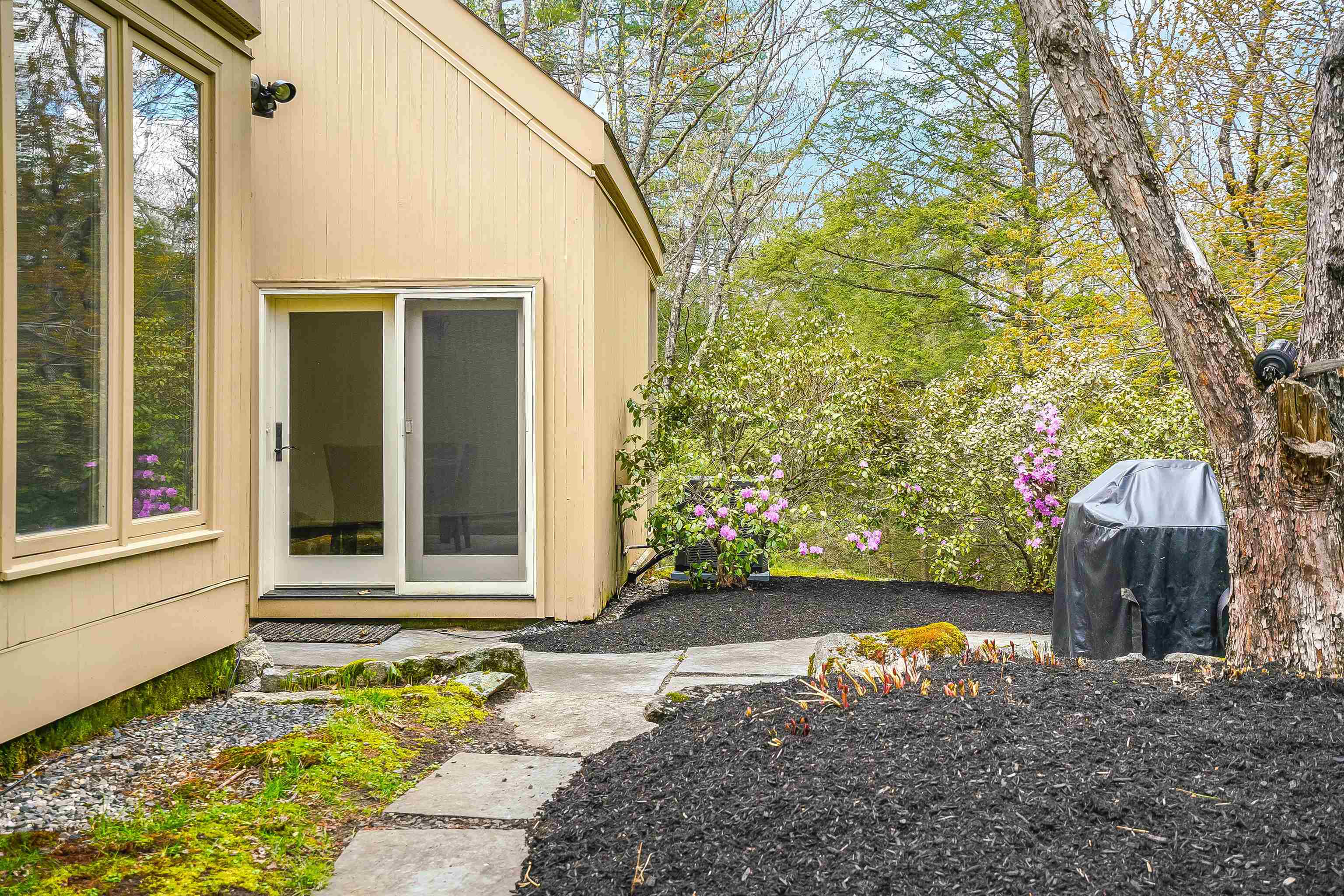 25 Hemlock Hill Road Amherst, NH 03031 - Photo 33 of 40