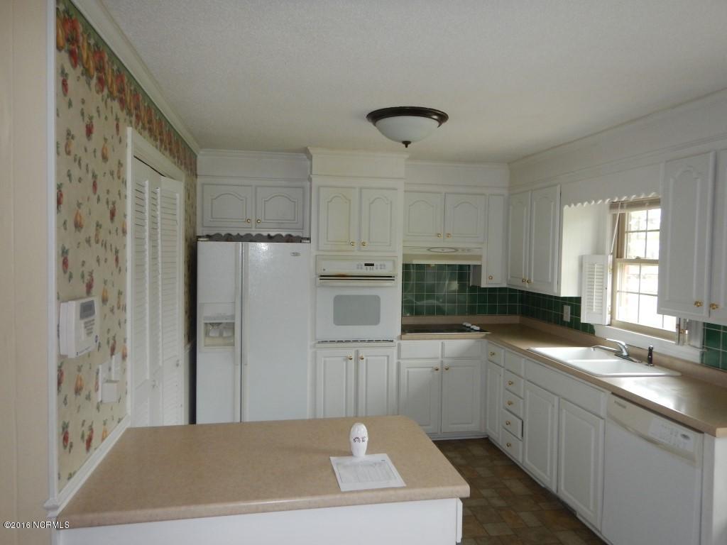 2255 Old Oak Road Kinston, NC 28504 - Photo 4 of 7 58 KITCHEN