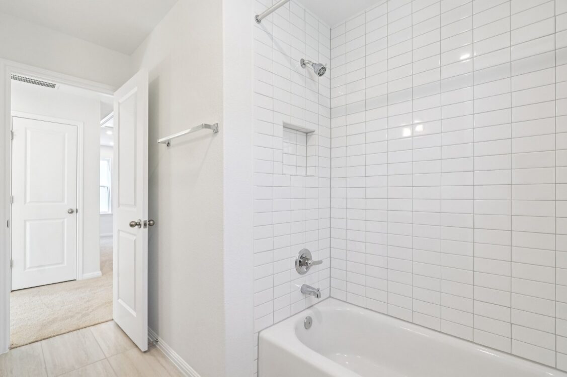 11224 Zip Cochise Way Manor, TX 78653 - Photo 37 of 40 a bathroom with a bathtub