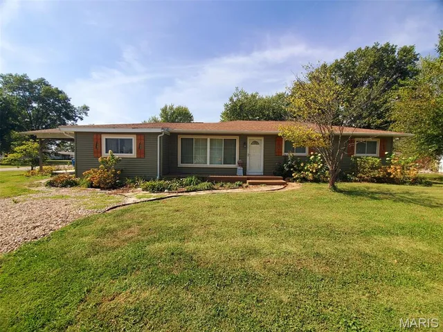 $187,000 | 406 South Cherry Street, Lewistown, MO 63452