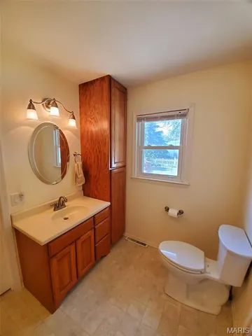 $187,000 | 406 South Cherry Street, Lewistown, MO 63452