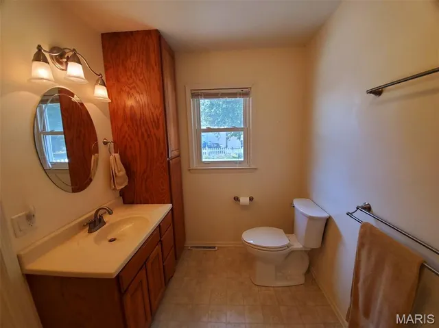 $187,000 | 406 South Cherry Street, Lewistown, MO 63452