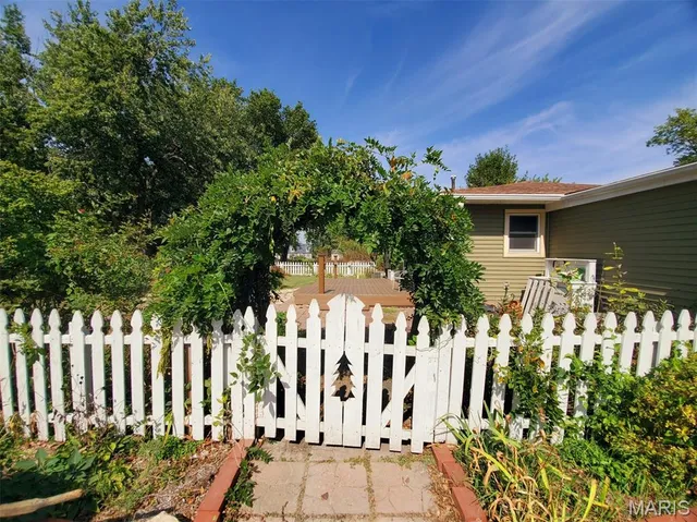 $187,000 | 406 South Cherry Street, Lewistown, MO 63452