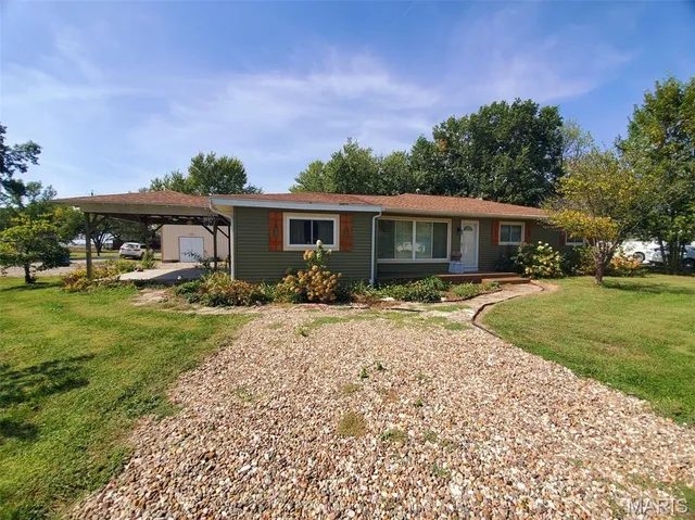 $187,000 | 406 South Cherry Street, Lewistown, MO 63452