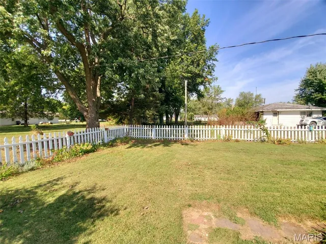 $187,000 | 406 South Cherry Street, Lewistown, MO 63452