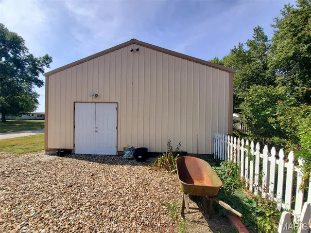 $187,000 | 406 South Cherry Street, Lewistown, MO 63452